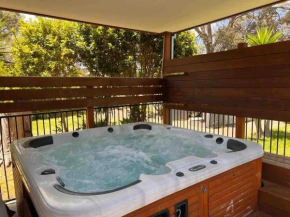 Bayview House with SAUNA and SPA by Ready Set Stay